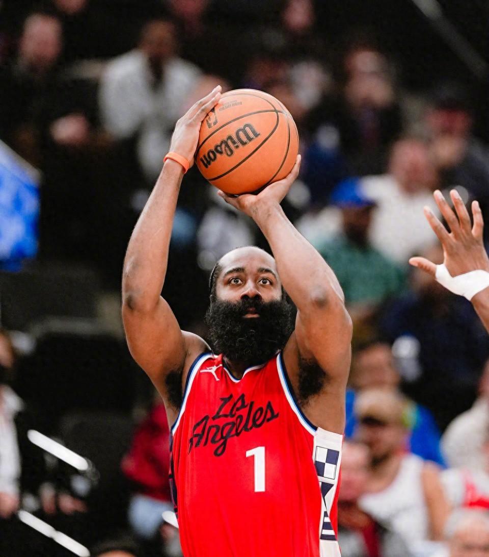 关于哈登回归赛场，惊险取胜首场状态亮眼，FPX观众沸腾！的信息金年会app